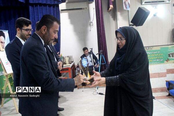تجلیل از جهادگران عرصه سوادآموزی اداره کل آموزش و پرورش استان بوشهر