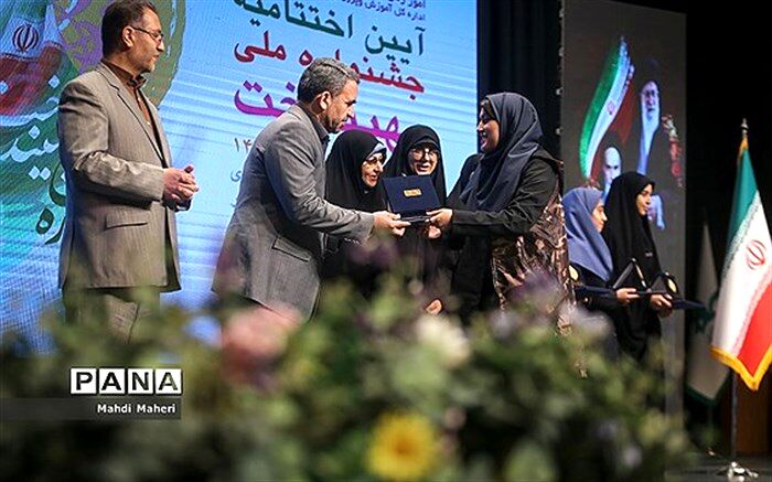 دانش‌آموز لرستانی، رتبه اول جشنواره بهیندخت را کسب کرد