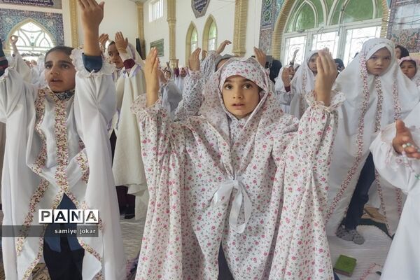 جشن عبادت دانش‌آموزان دختر شهرستان سروستان
