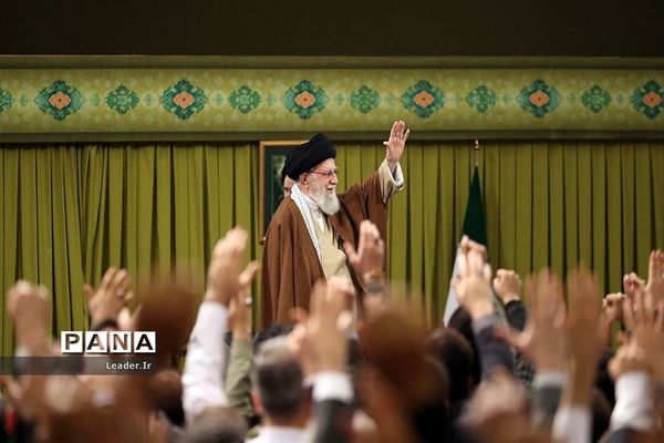 دیدار مداحان و شاعران اهل بیت‌(ع) با رهبر معظم انقلاب