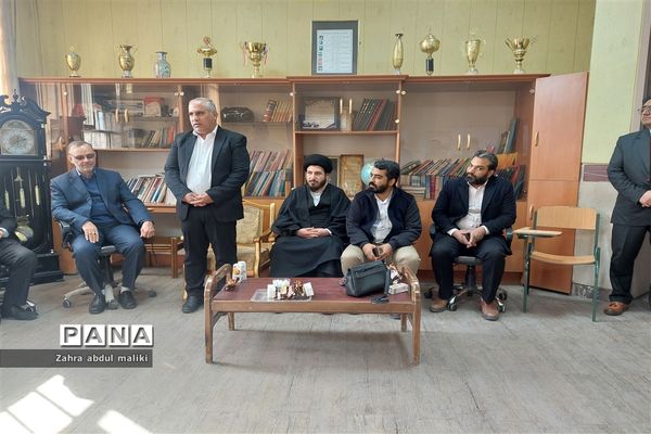 تقدیر از خانواده‌های شهدای ده دی منطقه ورامین