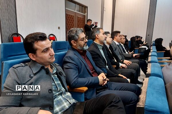 جلسه عمومی کیفیت بخشی مدیریت مدیران مدارس منطقه کهریزک و فشافویه