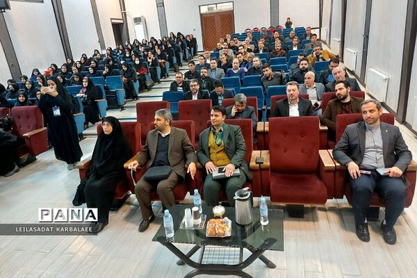 جلسه عمومی کیفیت بخشی مدیریت مدیران مدارس منطقه کهریزک و فشافویه