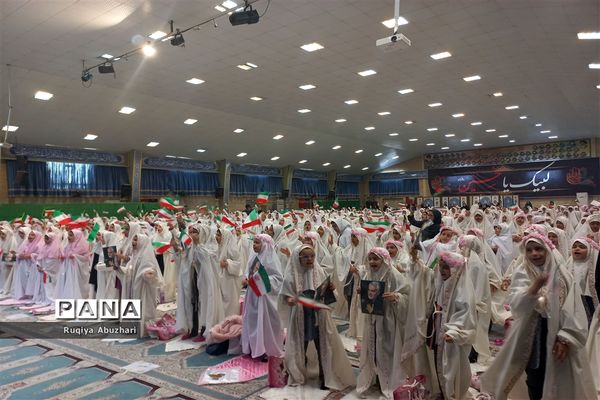 آغاز بهار بندگی و جشن تکلیف ۶۰۰ دانش‌آموز نومکلف دختر در مصای صفادشت