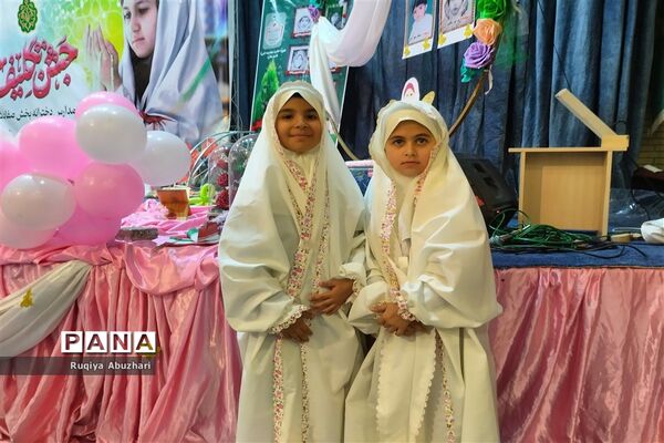 آغاز بهار بندگی و جشن تکلیف ۶۰۰ دانش‌آموز نومکلف دختر در مصای صفادشت