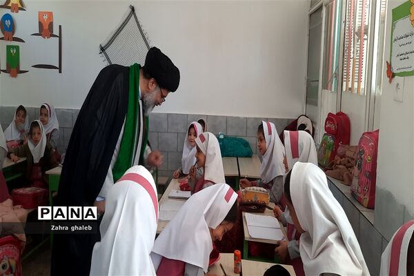 بازدید امام جمعه شهرستان بافق از آموزشگاه هفده شهریور