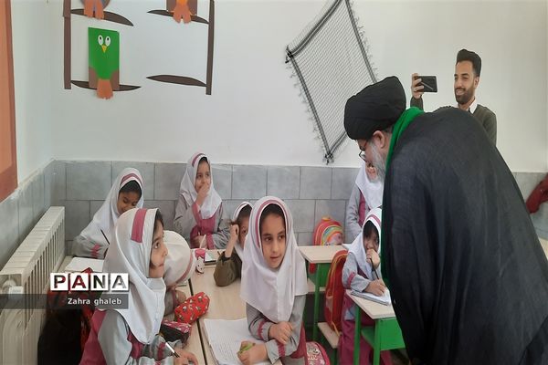 بازدید امام جمعه شهرستان بافق از آموزشگاه هفده شهریور