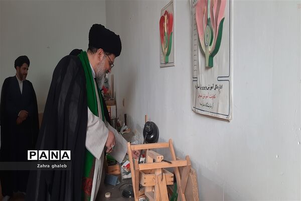 بازدید امام جمعه شهرستان بافق از آموزشگاه هفده شهریور