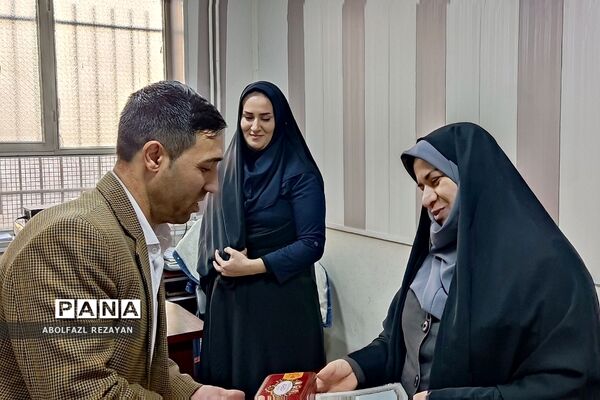 تقدیر از بانوان شاغل در اداره آموزش و پرورش کهریزک