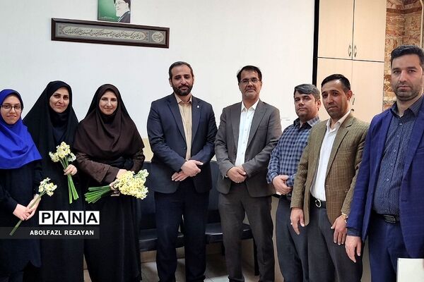 تقدیر از بانوان شاغل در اداره آموزش و پرورش کهریزک