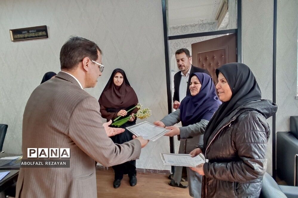 تقدیر از بانوان شاغل در اداره آموزش و پرورش کهریزک