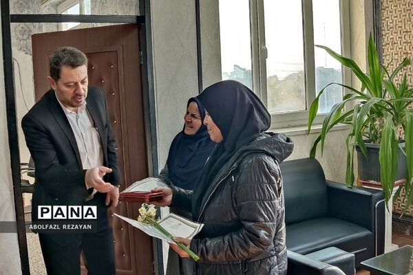 تقدیر از بانوان شاغل در اداره آموزش و پرورش کهریزک