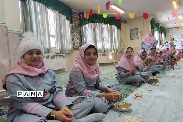 برپایی سفره حضرت زهرا(س) در آموزشگاه شاهد فاطمه الزهرا (س)