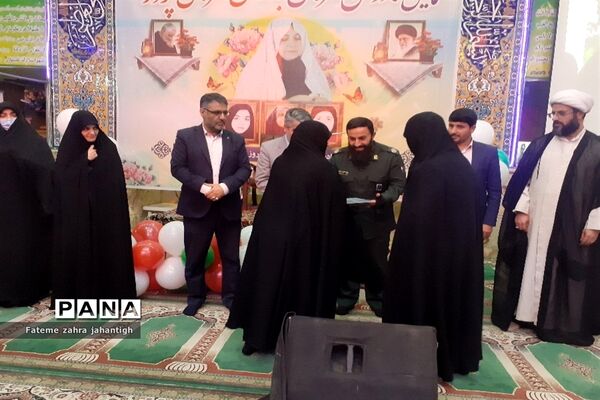 تقدیر و یادبود از خانواده های شهید در مسجد سرچشمه شهرستان پیشوا