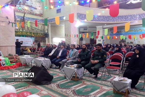 تقدیر و یادبود از خانواده های شهید در مسجد سرچشمه شهرستان پیشوا