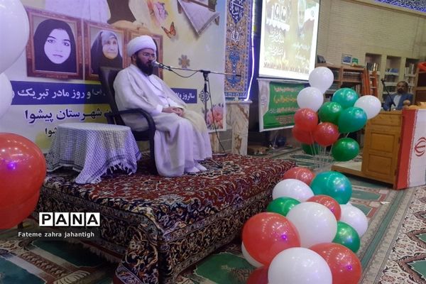 تقدیر و یادبود از خانواده های شهید در مسجد سرچشمه شهرستان پیشوا