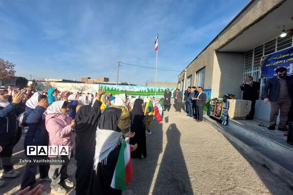 نواختن زنگ مقاومت و بصیرت در دبستان شهید خاکشور زیارت شهرستان شیروان