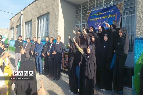 نواختن زنگ مقاومت و بصیرت در دبستان شهید خاکشور زیارت شهرستان شیروان