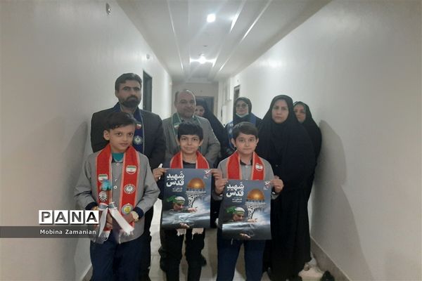 دیدار مسئولان پرورشی ناحیه شش مشهد مقدس با خانواده شهید مدافع حرم جاوید یوسفی