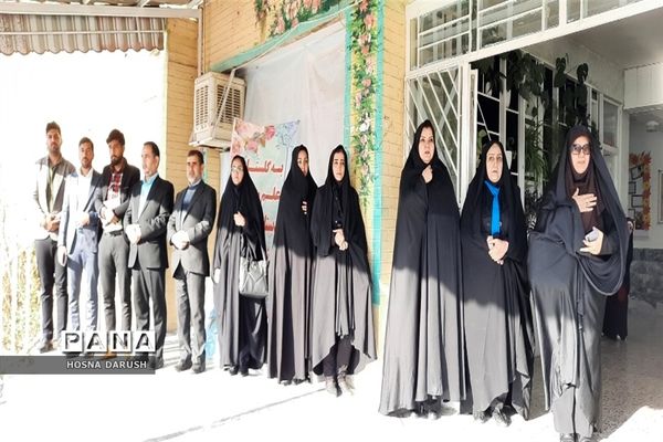 نواختن زنگ ایثار در دبستان شهدای فرهنگی