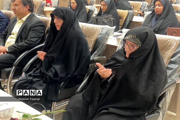 اجتماع بانوان فرهنگی به‌مناسبت ولادت حضرت زهرا(س) و تقارن با سالگرد شهادت سردار حاج قاسم سلیمانی