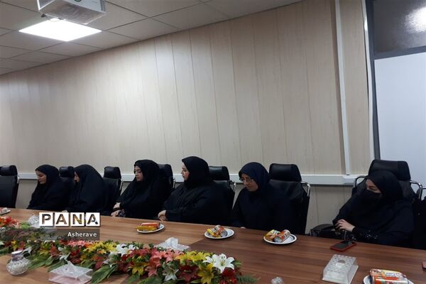 تقدیر از بانوان شاغل در مدیریت آموزش و پرورش شهرستان شادگان به‌مناسبت سالروز میلاد حضرت فاطمه (س) و روز زن