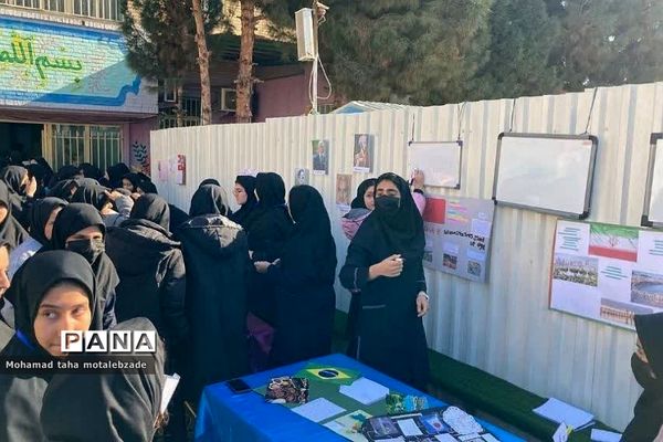 جشنواره زبان انگلیسی در آموزشگاه حکمت نبوی ناحیه دو شهرری