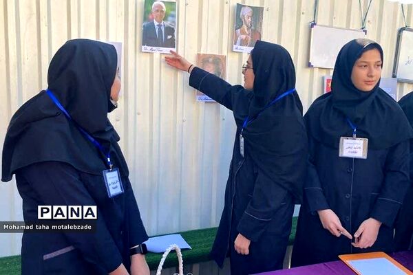 جشنواره زبان انگلیسی در آموزشگاه حکمت نبوی ناحیه دو شهرری