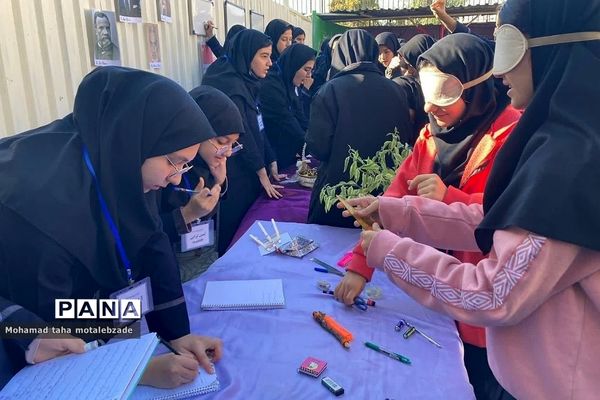 جشنواره زبان انگلیسی در آموزشگاه حکمت نبوی ناحیه دو شهرری