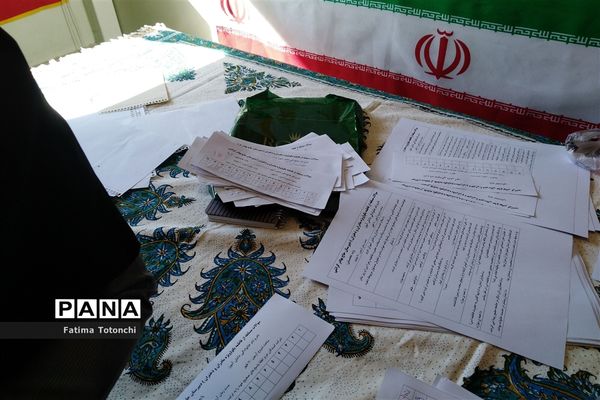 مسابقه کتابخوانی مادر و دختری در دبیرستان حاج علی اکبر گراشی ناحیه 3 شیراز