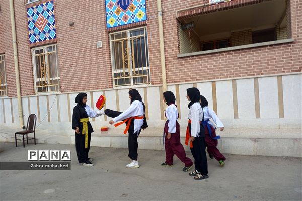 جشن ولادت حضرت فاطمه(س) در دبستان دخترانه ظریف کارفرد ناحیه 3