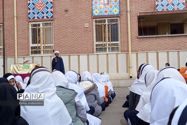 جشن ولادت حضرت فاطمه(س) در دبستان دخترانه ظریف کارفرد ناحیه 3