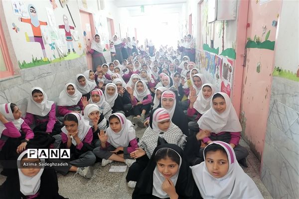 بزرگداشت سردار دل ها و جشن میلاد حضرت فاطمه(س) در دبستان حضرت زینب