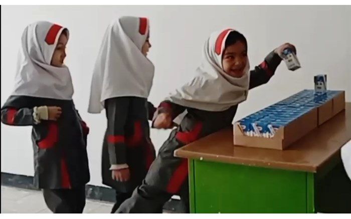 توزیع شیر در تمامی مدارس روستایی ماهنشان/فیلم