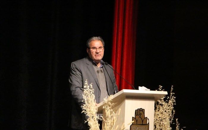 توجه به نقش معلمان در شکل‌گیری هویت و شخصیت نسل جوان کشور