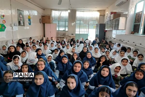 جشن میلاد حضرت زهرا (س) و روز مادر در مدرسه شهید خاقانی شهرستان شیروان