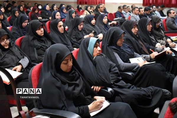 سلسله نشست‌های تعاملی مدیرکل آموزش و پرورش شهرستان‌های استان تهران  با مدارس دولتی ۱۴ دی در شهرستان پردیس