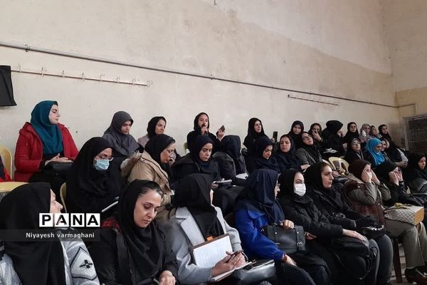 کارگاه اختلالات یادگیری با محوریت بازی درمانی ویژه‌ آموزگاران پایه‌ اول تا سوم 