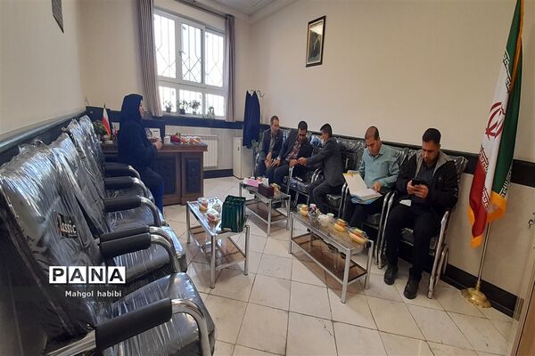 بازدید و تجربه‌گردانی مدیران شهرستان صالح آباد  ازفعالیت‌های دبستان عذرا پور شهریاری