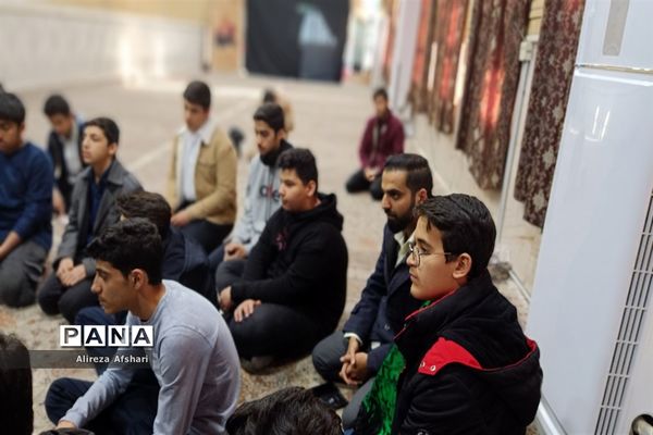 تجدید میثاق دانش‌آموزان ناحیه چهار قم با آرمان‌های شهدا