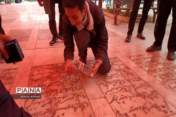 تجدید میثاق دانش‌آموزان ناحیه چهار قم با آرمان‌های شهدا