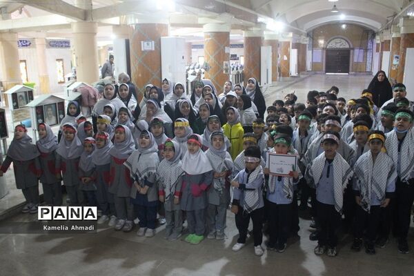 تجدید میثاق دانش‌آموزان با شهدا در بوشهر