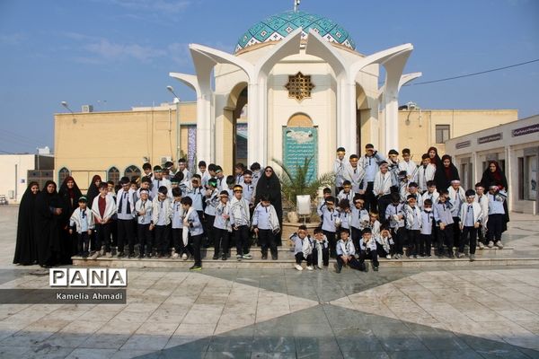 تجدید میثاق دانش‌آموزان با شهدا در بوشهر