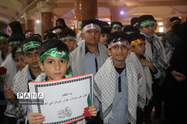 تجدید میثاق دانش‌آموزان با شهدا در بوشهر