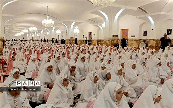 برگزاری جشن تکلیف هزار نفری دانش‌آموزان خراسان رضوی در حرم رضوی