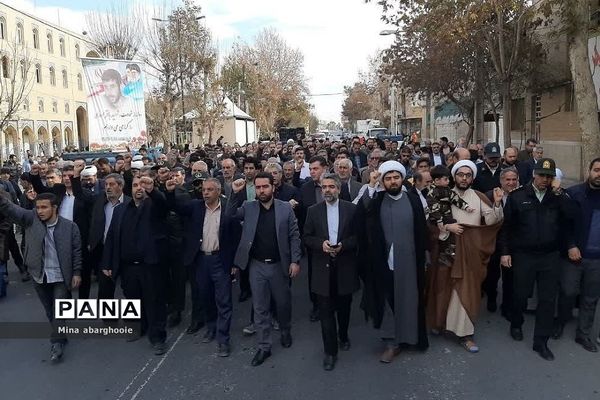 راهپیمایی مردم ولایتمدار پیشوا در محکومیت حادثه تروریستی شهدای کرمان