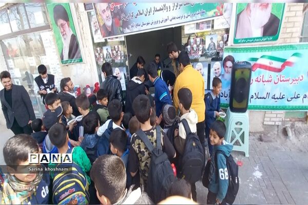 برپایی ایستگاه صلواتی  سربازان حاج قاسم توسط دبیرستان پسرانه امام علی (ع)