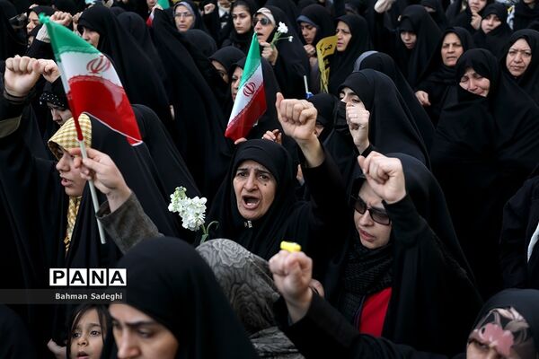 تشییع پیکر دانشجومعلم شهیده فائزه رحیمی