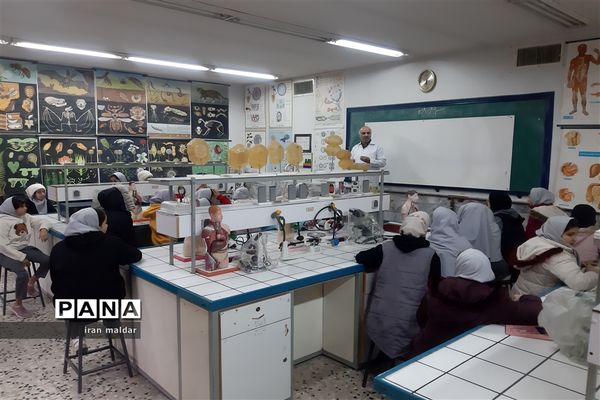 بازدید علمی دانش آموزان دبستان لطیفه از پژوهش سرای رازی ناحیه ۷