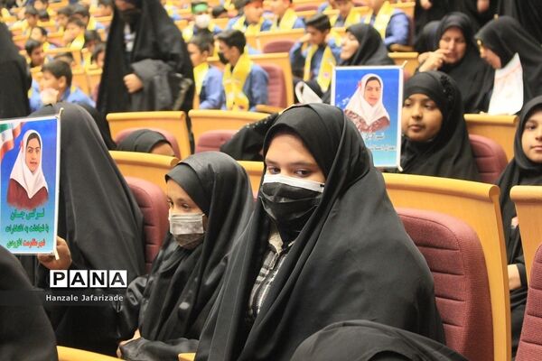 مراسم یادبود شهدای دانش‌آموز حادثه تروریستی گلزار شهدا کرمان